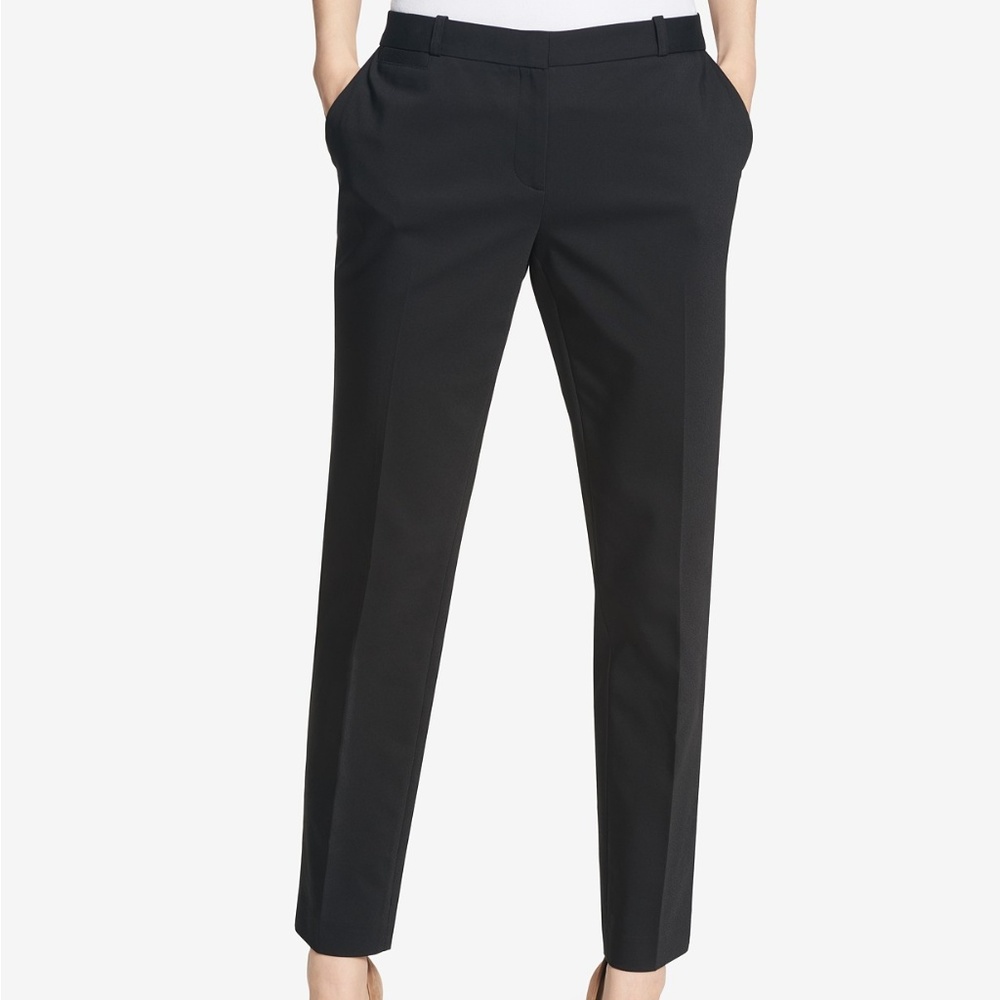 Tommy Hilfiger's classic slim-leg pants SZ12